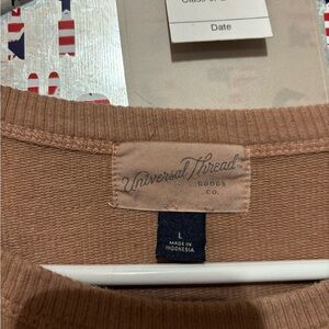 universal threads sweater. large